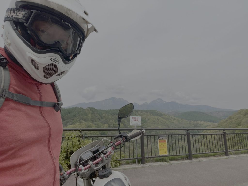 今回の視察は現地集合現地解散。車を貸してしまっていたのでオートバイで参加。